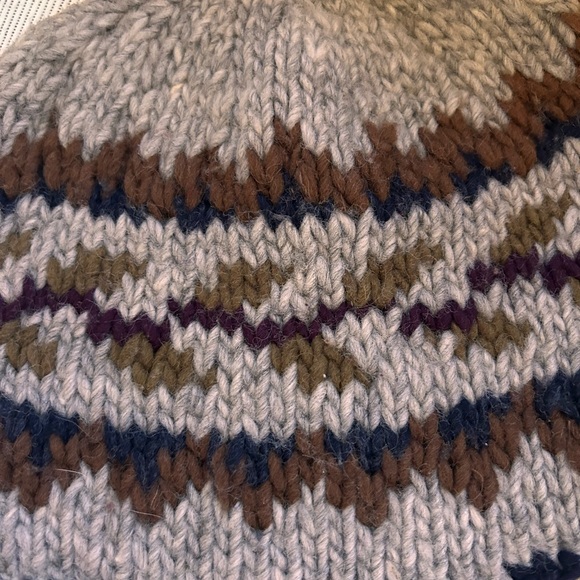 Adorable  vintage hand knit stocking cap with ear flaps and pom-pom - Picture 4 of 6